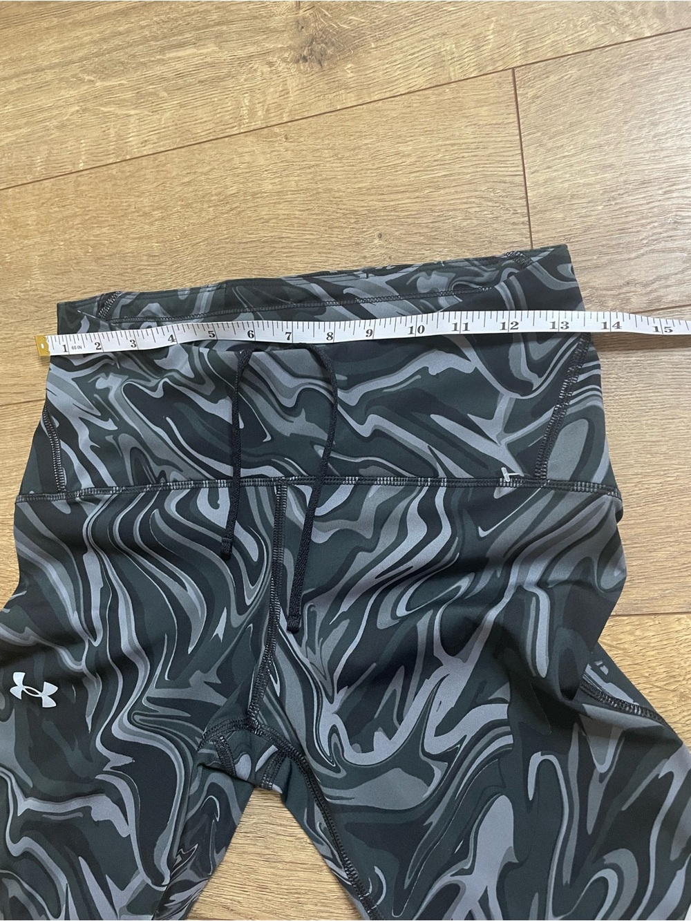 Under Armour Women’s Black Marble Print High-Rise Crop Leggings size Medium - Picture 11 of 13